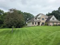 Luxury 5 BR home on private wooded lot near QC, w/hot tub, rec & fitness room Hotels in Henry County