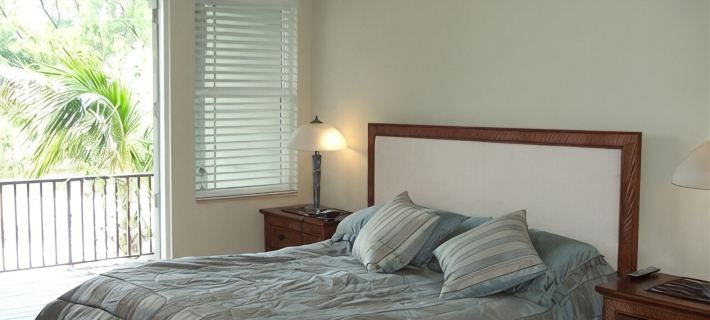 Gorgeous Home July Specials Check it Out, Heated Pool and Spa, Elevator Hotels in Holmes Beach
