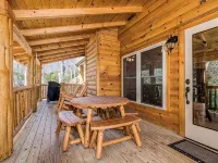LOG HOME - NEXT TO CREEK / FIREPLACE / HOT TUB / HIKING TRAILS / PET FRIENDLY Hotels in Broad River