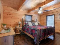 Rose's Retreat Cabin at Trickle Creek Hôtels à : Marion Township
