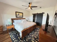 Panoramic Views! Luxury Norris Lake & Mountain Retreat w Pool, Spa, & Beachfront - 4 tähden