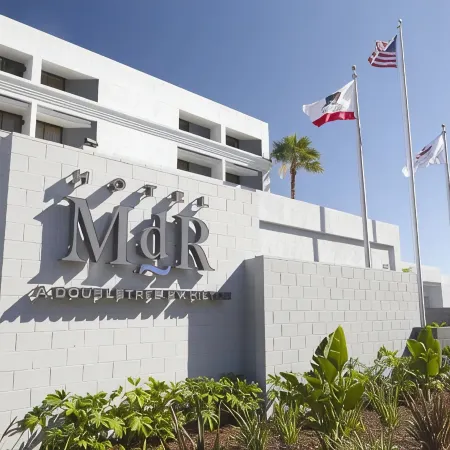 Hotel MDR Marina del Rey- a DoubleTree by Hilton Отели рядом с достопримечательностью «Студия "Сони Пикчерс"»