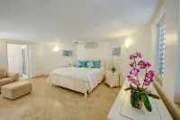 Your luxury home sleeps 10 on the World's number one Island and beach - Villas