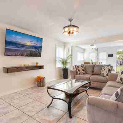 5 minutes walk to beach 4BR/2baths Others