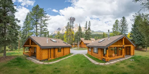 Castle Mountain Chalets - parking