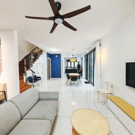 112 Corner Terrace 6BR 6Bath 18pax Near SPICE/USM/QUEENSBAY