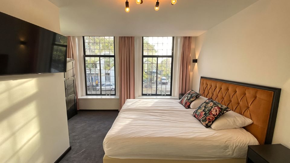 Hotel La Noire - Delft City Centre