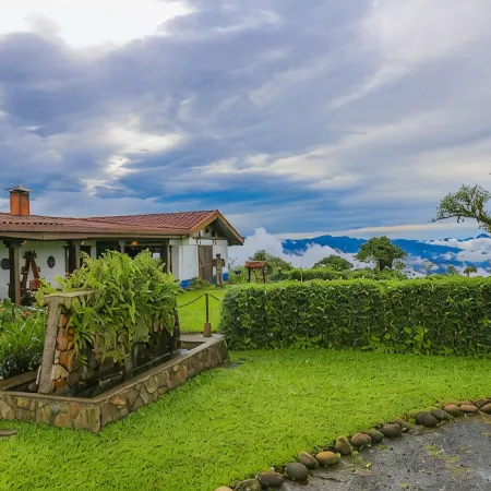 Villa Blanca Cloud Forest Hotel & Retreat