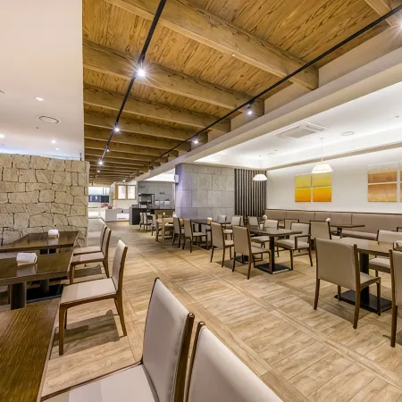 Shin Shin Hotel Jeju Airport Отели рядом с достопримечательностью «Храм Хынрёнса»