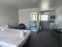Eastland Pacific Motor Lodge - 2-Star