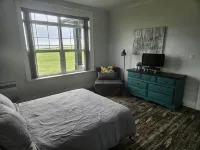 Cozy Waterfront Country Home w/game room. Close to all amenities!