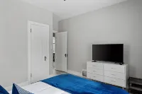 Newly-renovated 2-bedroom House with a Luxurious Massage Chair - Bungalows