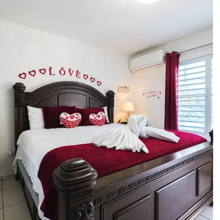 Les Guest House Apartment with Jacuzzi and Pool
