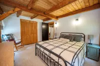 Oversized Hot Tub • Fire Pit • Mountain Cabin Getaway • Near Deep Creek