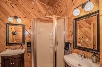 Get Hip ~ Close 2 Attractions - Hot Tub - Firepit - King Suite - Flat Drive - Alphydda