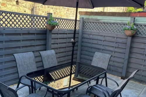 4 Bed End Terrace - Sleeps 7 - WiFi