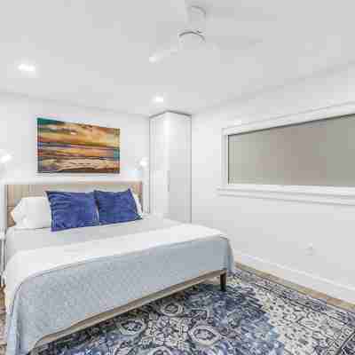 Newly Renovated Beachfront Condo with Amazing Sunsets from your Balcony! Rooms