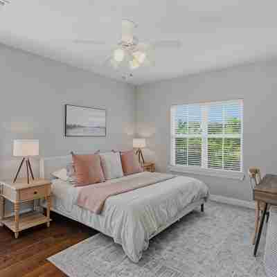 Home 4 U at Olive Bayou! Downtown Lake Charles Rooms