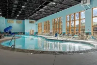 Cozy Lakeside Cabin, Close to Hollister: Outdoor/Indoor Pool, Hot Tub on Deck! - Chalets