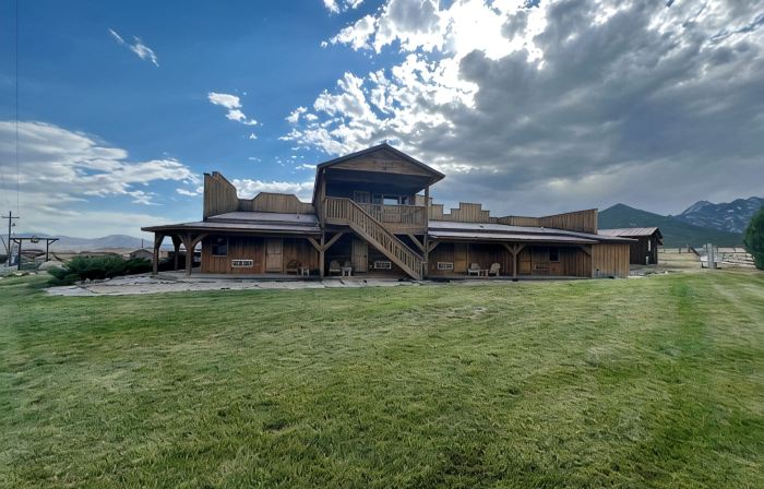 Cozy Cabin 11 at the Almo Inn near City of Rocks/Castle Rock Park in Almo, Idaho