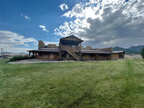 Cozy Cabin 11 at the Almo Inn near City of Rocks/Castle Rock Park in Almo, Idaho