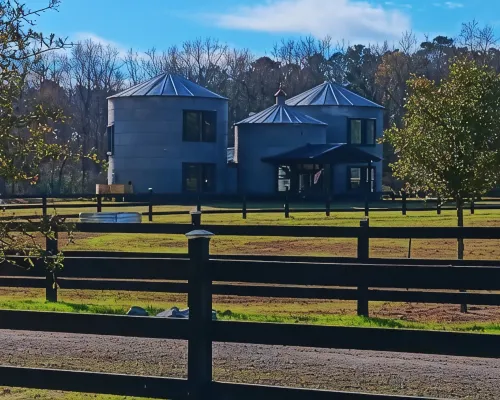 Luxury Farm Bin Oasis. Exquisite. One of a kind. Hotels in Pender County