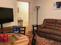 Charming 2-bedroom apartment with equipped kitchen and AC, in Cumberland, MD. Hotels in Cumberland