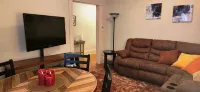 Charming 2-bedroom apartment with equipped kitchen and AC, in Cumberland, MD.