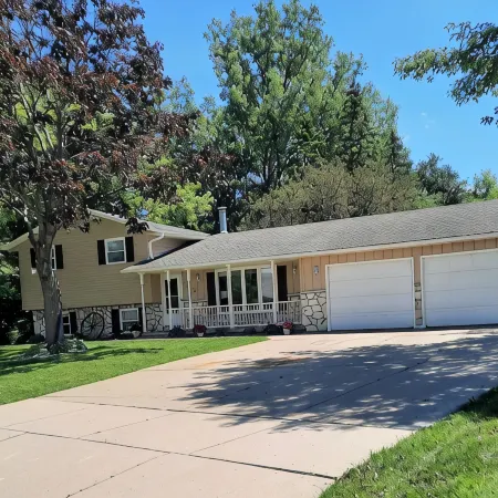 Charming 3-bedroom house in Green Bay 14 mins from Lambeau Field!
