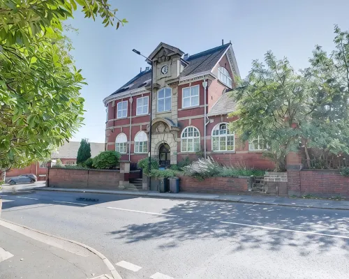 Carnegie Library Shakespeare Apartment 3 bed Hotels in Rotherham District