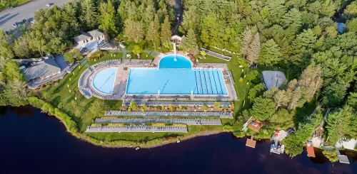 Peaceful Two-Story Lake Naomi Home, Modern Design in Timber Trails + Lake Access - 4-Sterne