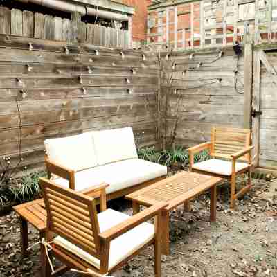 Cozy Cottage Downtown - Walk to OTR & Stadiums Hotel Exterior