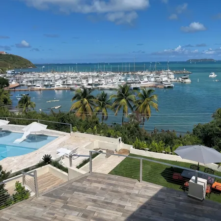 Stunning ocean front villa with pool and power generator. 10min drive to beach