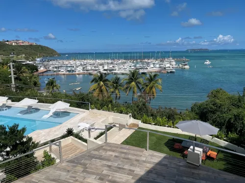 Stunning ocean front villa with pool and power generator. 10min drive to beach