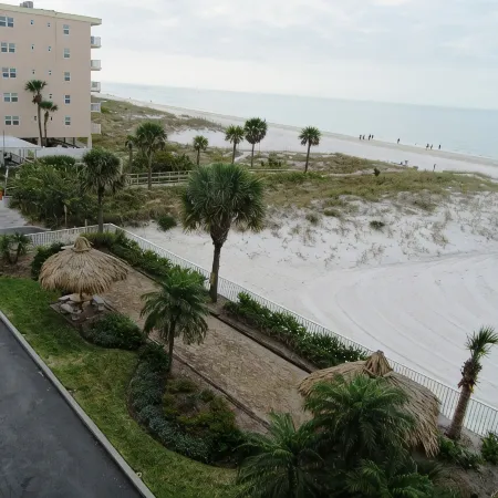 #304 Sea Breeze Welcoming Condo.,  Steps to White Sandy Beach and Gulf