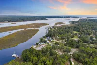 Cozy Waterfront Home Near Holden Beach! Dock for Boat with Dock for Fishing 2Br - 3-Star
