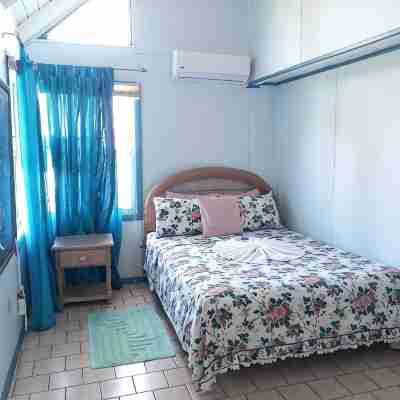 Charming Standalone 3-bedroom villa with AC and WiFi in lovely Frigate Bay Rooms