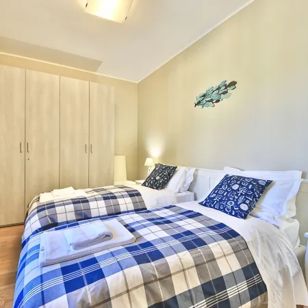 RENZO by KlabHouse-Central 2BDR lakeview w/AC