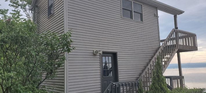 Live your Best Vacation Life! Lovely 4 BR Property on Cayuga Lake.  Dog Friendly Hotels in Cayuga County