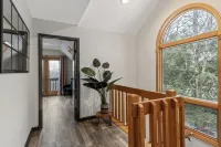 Charming 2-Bedroom Cottage with Game-Room and WiFi in Bolton Landing/Lake George