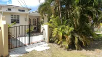 Rodney Bay Beach Home near EVERYTHING 住宿飯店