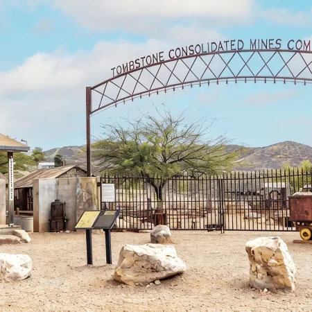 China Mary Inn: "Doc Holliday Suite" Charming 2-bedroom in heart of Tombstone