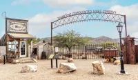 China Mary Inn: "Doc Holliday Suite" Charming 2-bedroom in heart of Tombstone
