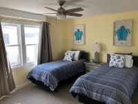 Family Friendly - 1/2 Block To Beach - 4 BR 3 Bath - Driveway Parking! - balcony
