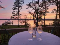 Secluded waterfront fishing cabin, boat dock, pier, sunsets, boat to beach - Alphydda