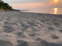 *Beach Walk, Hot Tub & Private Pickleball Gem*