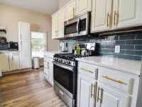 Charming Downtown Fort Mill Home w/ Large Backyard Hoteles en Fort Mill