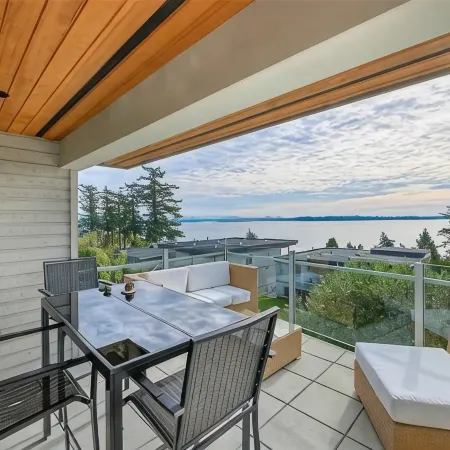 3 BR Seaside Bliss-Close to the beach-OCEAN VIEW!