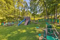 Lynnhurst Resort-Private cabin on Kentucky Lake with Hot Tub