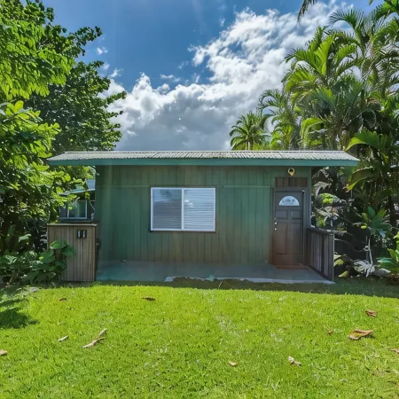 Hilo Hawaiian Beach Apartment